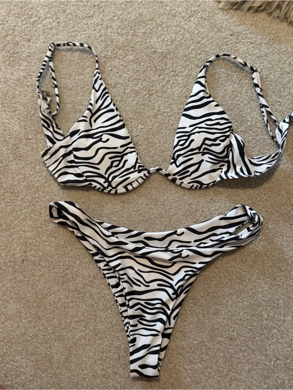 Zebra print bikini - Picture 6 of 7